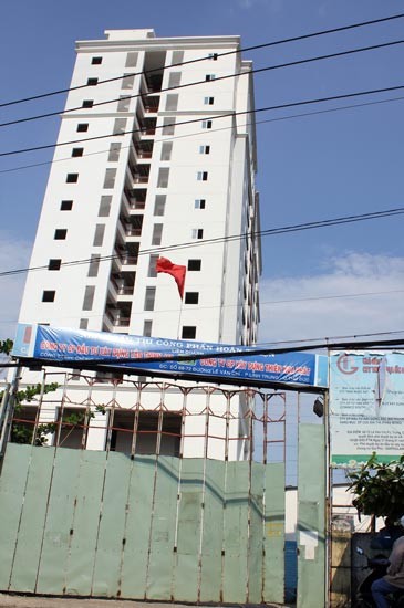 The investor of Gia Phu project sells an apartment to many customers in Thu Duc district, HCMC (Photo: SGGP)